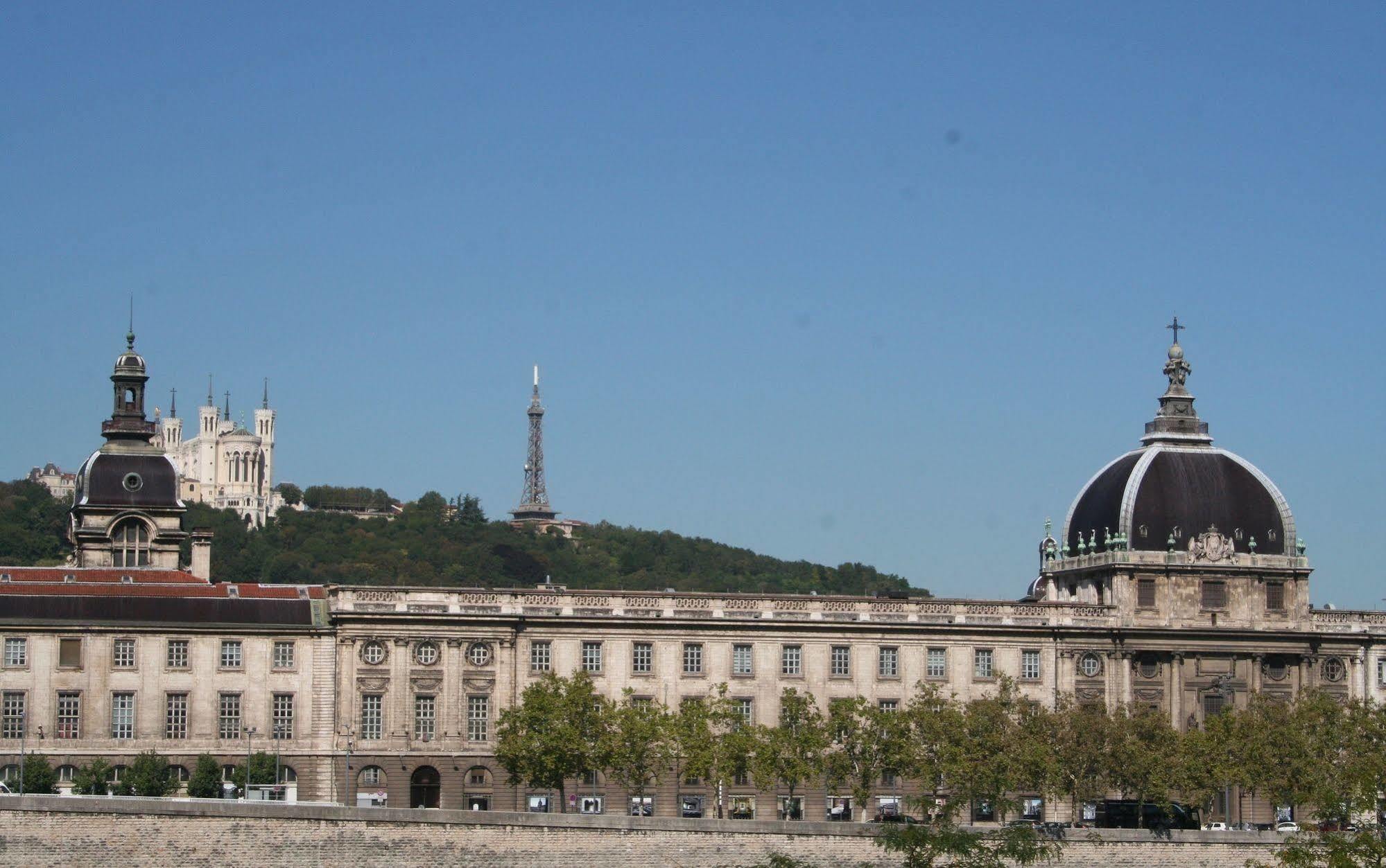 Republik Hotel Lyon Luaran gambar